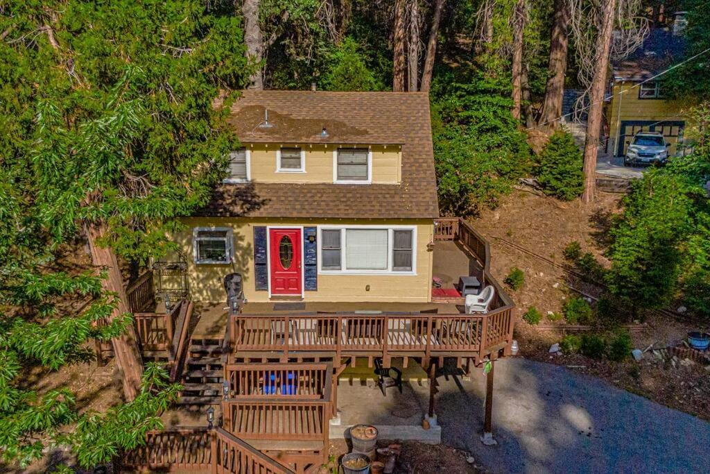 The Yellow Cottage In The Woods Skyforest Exteriér fotografie